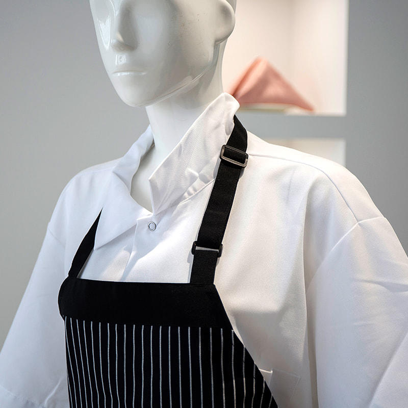 Delantal de cuello de poliéster/algodón a rayas blancas y negras con bolsillos y botones ajustables