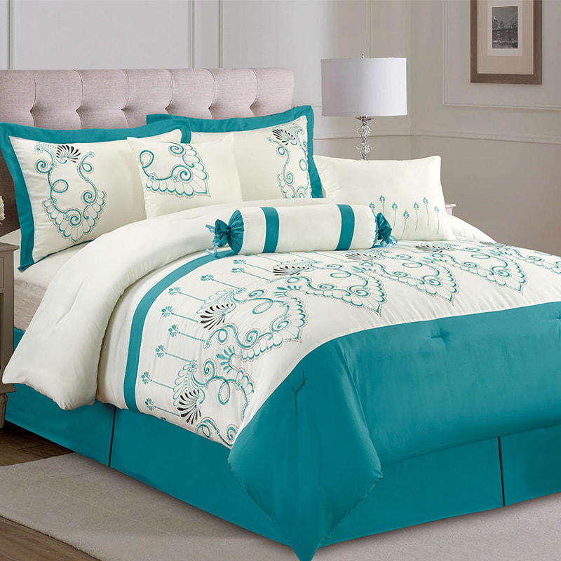 Juego de cama bordado de tela cepillada azul sobre blanco de Joan Lake